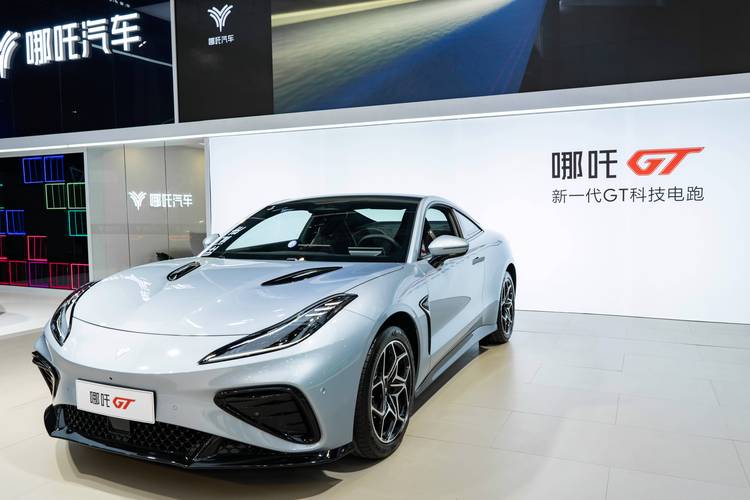 成都郫都区扬隆远企业管理咨询哪吒汽车在智能汽车领域的表现，领途汽车在新能源汽车市场中的影响力